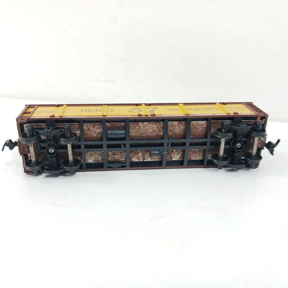 Athearn HO Scale Heinz 57 Varieties Pickle Tank Car Closed Sides 1476 Yellow